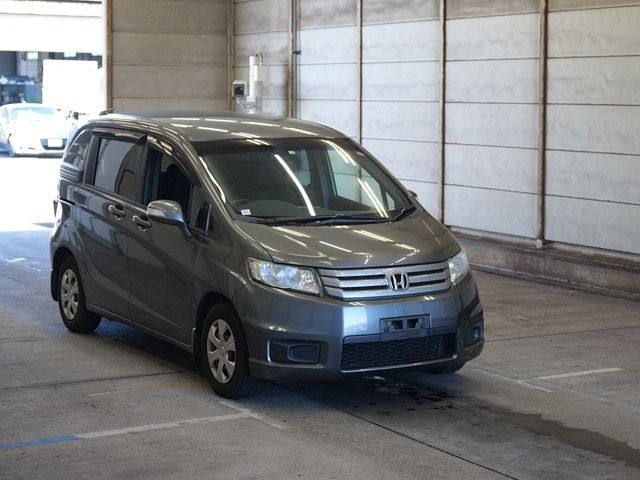 2176 Honda Freed spike GB3 2012 г. (ARAI Bayside)